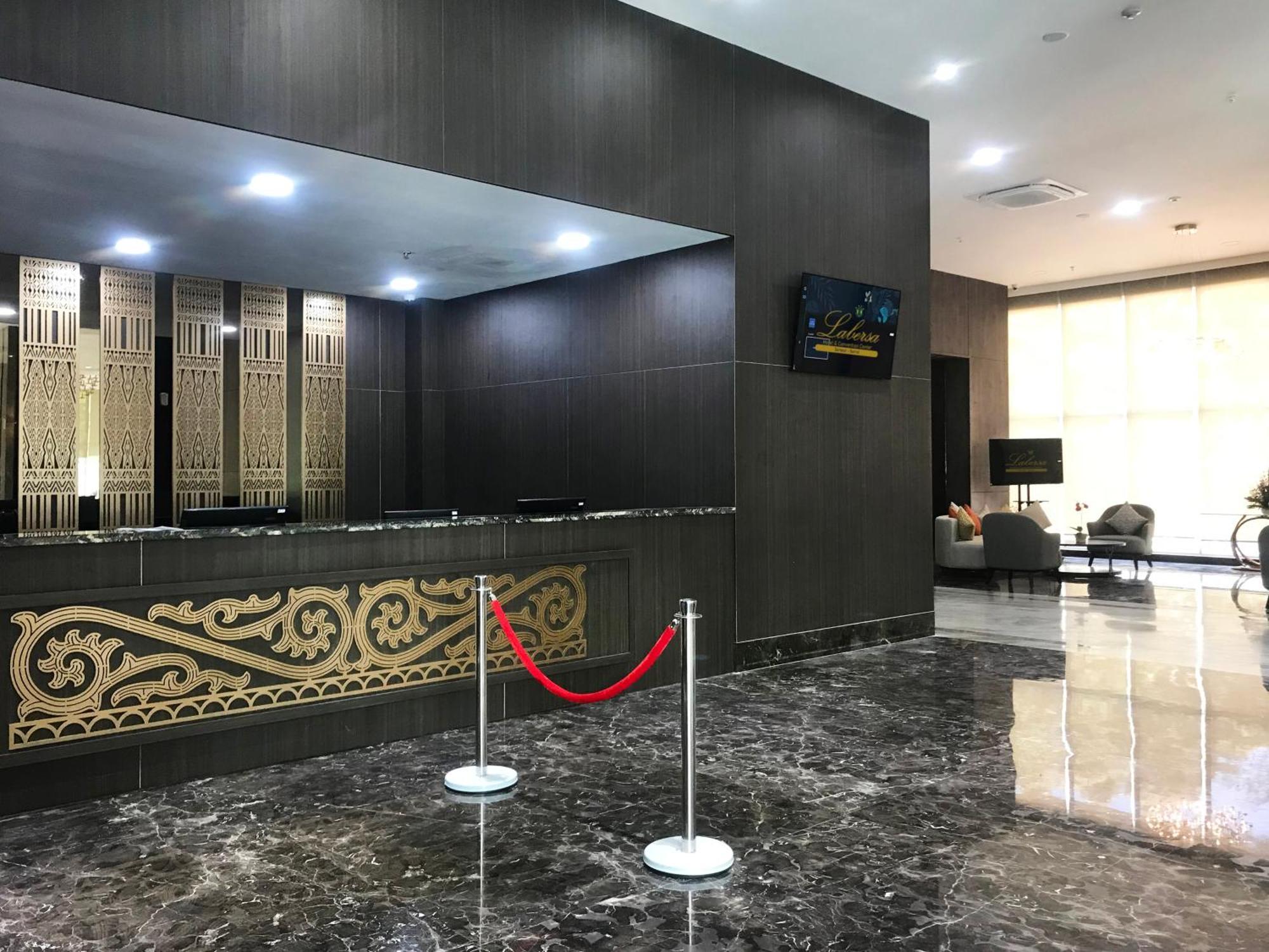 Labersa Hotel & Convention Center Samosir Sinapuran Exterior foto